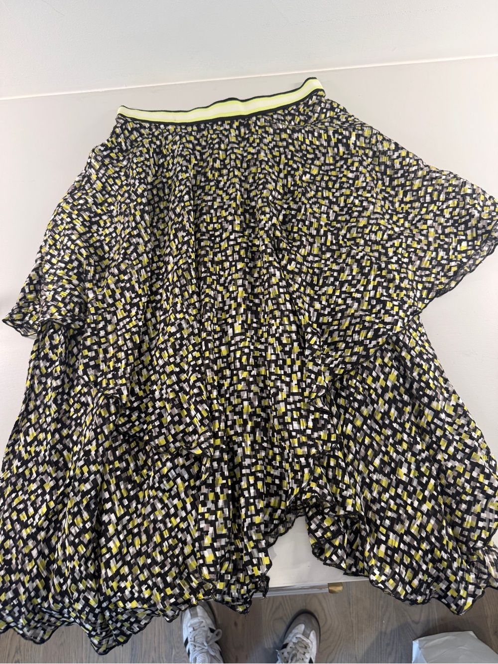 Alice + Olivia Black, Yellow & White Geometric Skater Skirt